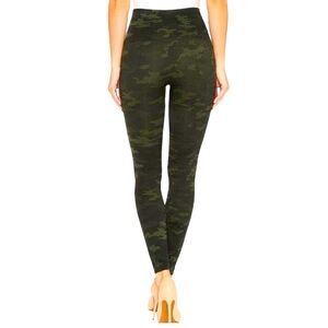 ⭐️SOLD⭐️ SPANX Green Camouflage Leggings Size Small Excellent Condition